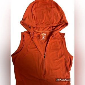 Mountain Hardwear Women Small Muscle Tank With Hood, 1/4 Zip